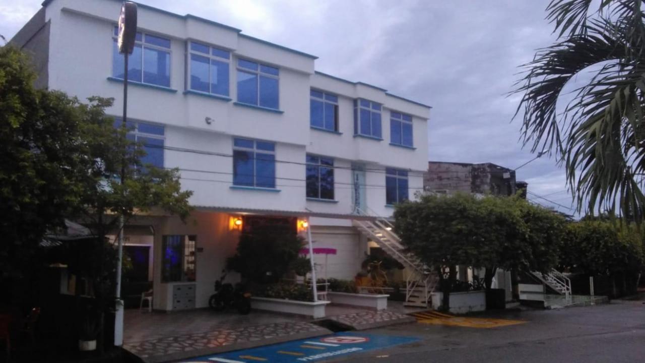Hotel Tania Caucasia Exterior photo