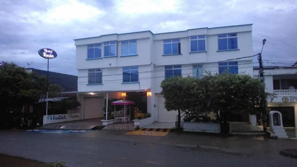 Hotel Tania Caucasia Exterior photo